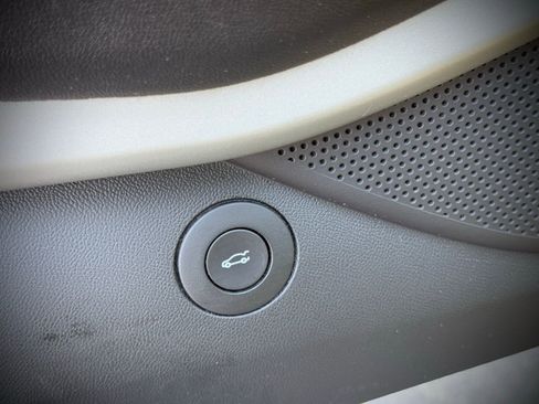 Used 2017 Chevrolet Camaro SS image 16