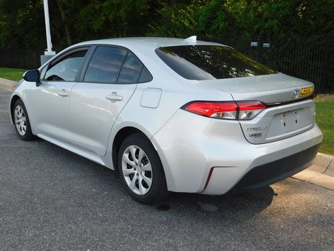 Used 2023 Toyota Corolla LE FWD image 3