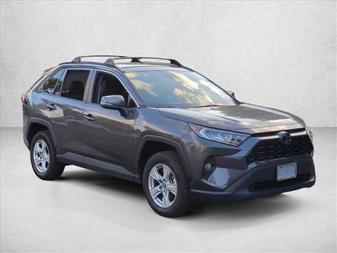 Used 2020 Toyota RAV4 XLE w/ Convenience Package FWD image 3