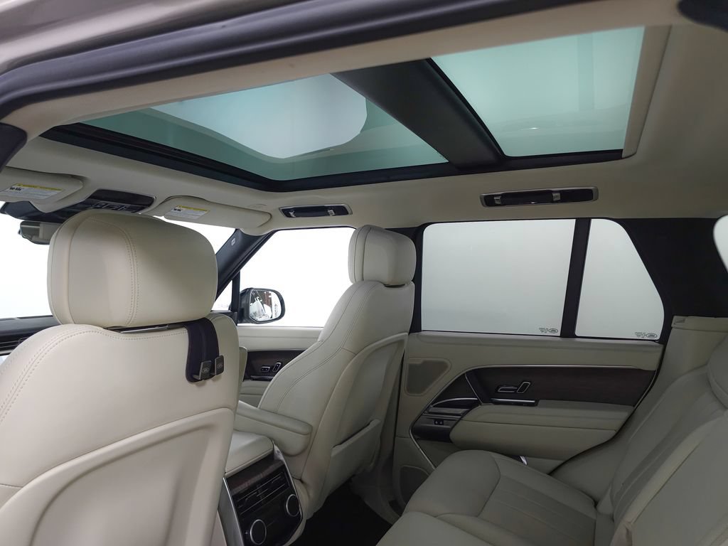 Used 2025 Land Rover Range Rover SE AWD/4WD image 29
