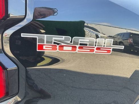 Used 2023 Chevrolet Colorado Trail Boss w/ Technology Package image 11