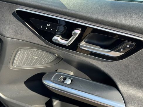 Used 2022 Mercedes-Benz C 300 4MATIC Sedan image 39