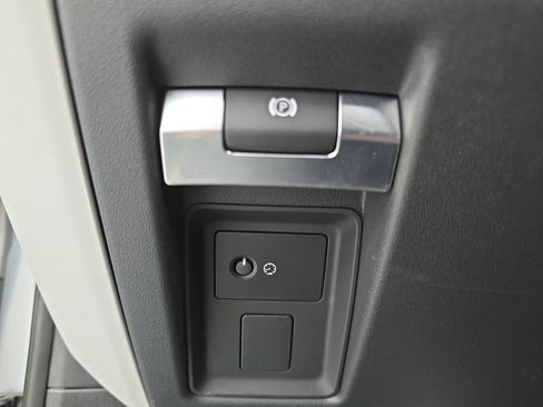 Certified 2021 Land Rover Defender 90 First Edition image 25