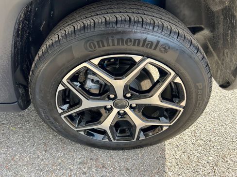 Used 2025 Jeep Compass Limited image 25