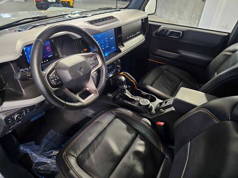 Used 2022 Ford Bronco Badlands image 2