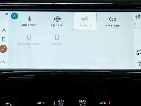 Used 2022 Land Rover Discovery Sport SE image 27