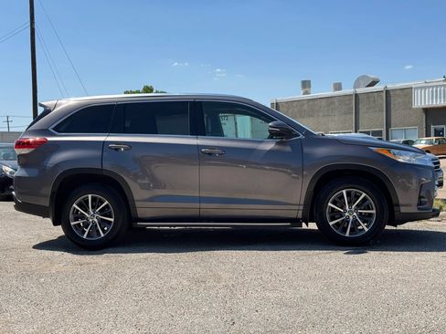 Used 2017 Toyota Highlander XLE FWD image 8
