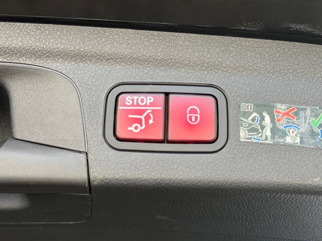 Used 2025 Mercedes-Benz GLE 350 4MATIC image 34