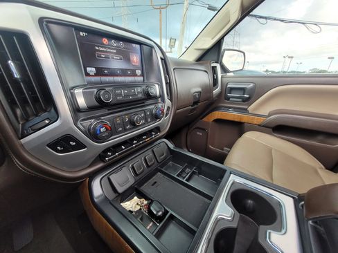Used 2015 GMC Sierra 1500 SLT w/ SLT Crew Cab Value Package AWD/4WD image 19