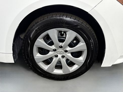 Used 2022 Toyota Corolla LE image 31
