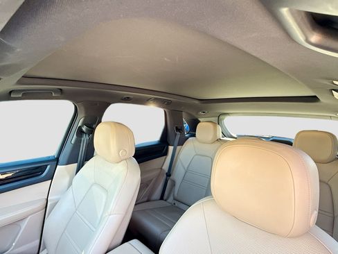 Used 2019 Porsche Cayenne AWD image 27