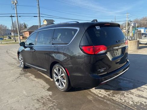 Used 2018 Chrysler Pacifica Limited w/ Tire & Wheel Group image 11