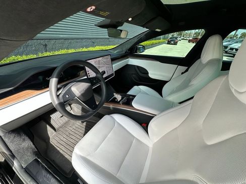 Used 2022 Tesla Model S image 4
