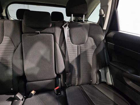 Used 2024 Kia Sorento LX image 14