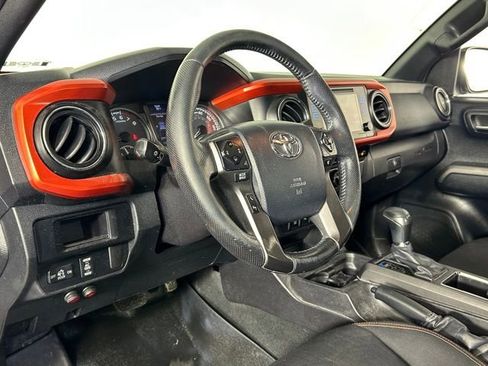 Used 2016 Toyota Tacoma TRD Off-Road w/ Premium & Technology Package image 16