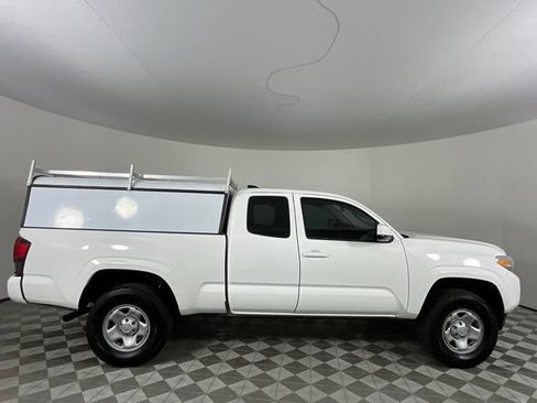 Used 2022 Toyota Tacoma SR RWD image 4