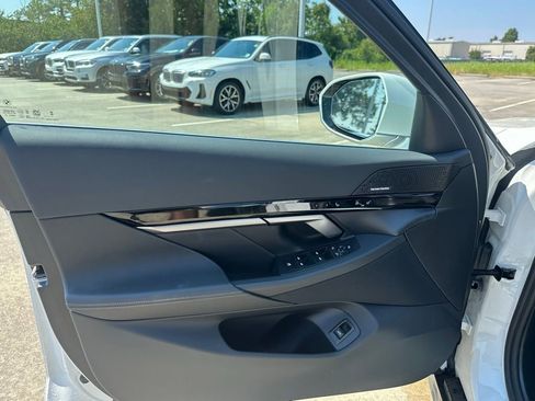 Certified 2025 BMW 530i w/ Premium Package image 7