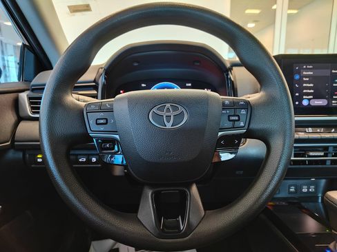 Used 2025 Toyota Camry LE FWD image 18