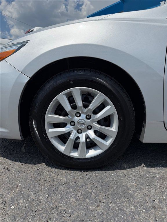 Used 2016 Nissan Altima 2.5 S w/ Power Driver Seat Package FWD image 9