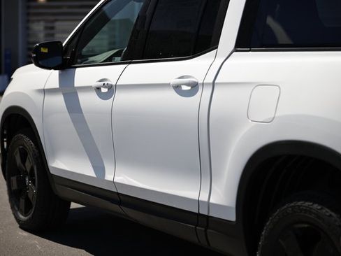 New 2026 Honda Ridgeline Black Edition image 11