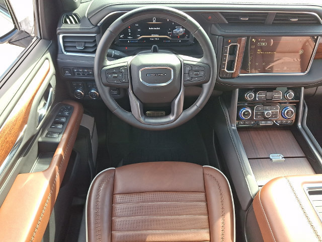 Used 2024 GMC Yukon Denali Ultimate AWD/4WD image 3