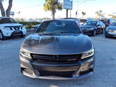 Used 2019 Dodge Charger SXT w/ Cold Weather Package image 2