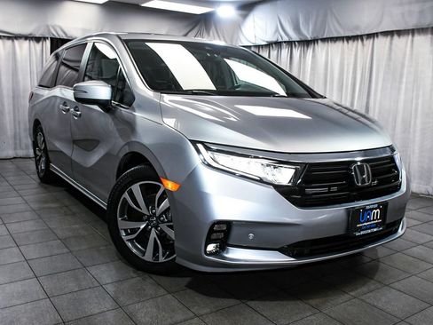Used 2023 Honda Odyssey Touring image 3