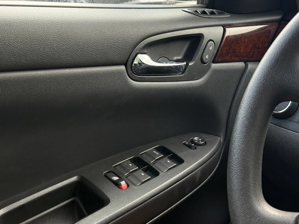 Used 2011 Chevrolet Impala LS FWD image 23