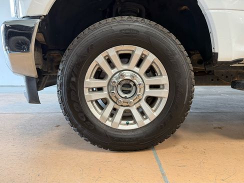 Used 2019 Ford F350 XLT w/ Camper Package AWD/4WD image 8