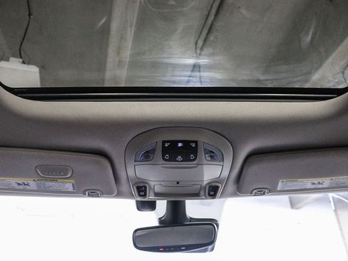 Used 2019 Chrysler Pacifica Limited w/ Advanced Safetytec Group FWD image 13