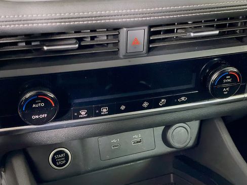 Used 2023 Nissan Rogue SV image 23