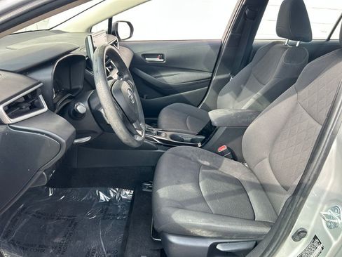 Used 2021 Toyota Corolla LE image 2