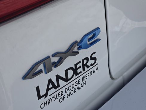 Used 2023 Jeep Wrangler Unlimited Sahara image 13