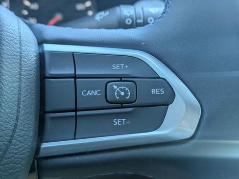 Used 2022 Jeep Compass Latitude FWD image 24