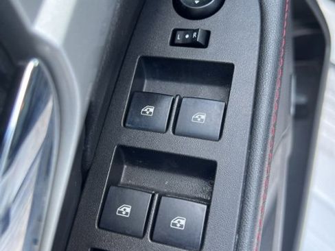 Used 2010 GMC Terrain SLT image 17