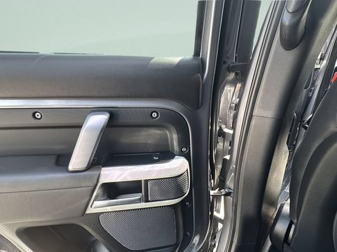 Used 2022 Land Rover Defender 110 X-Dynamic HSE AWD/4WD image 32