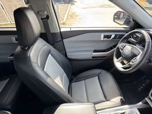 Used 2023 Ford Explorer XLT w/ Equipment Group 202A image 10