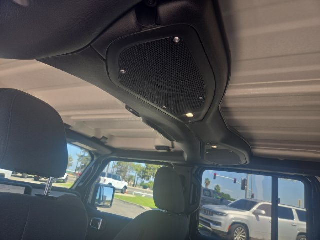 Used 2026 Jeep Wrangler Unlimited Sahara AWD/4WD image 17
