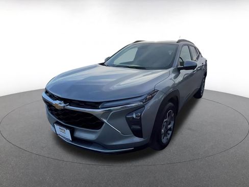 Used 2025 Chevrolet Trax LT image 7