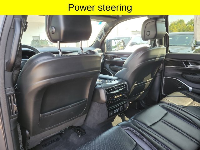 Used 2023 Jeep Wagoneer 4WD w/ Mopar Step-Up Package image 28