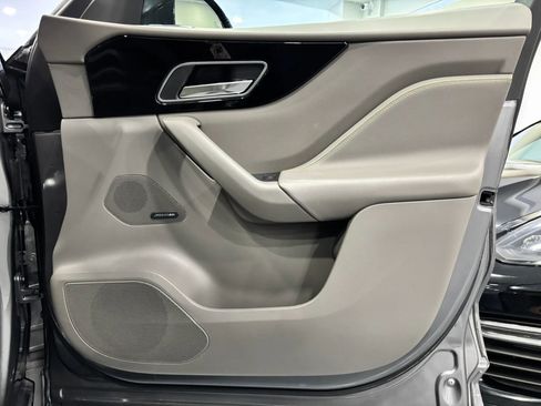 Used 2017 Jaguar F-PACE R-Sport image 44