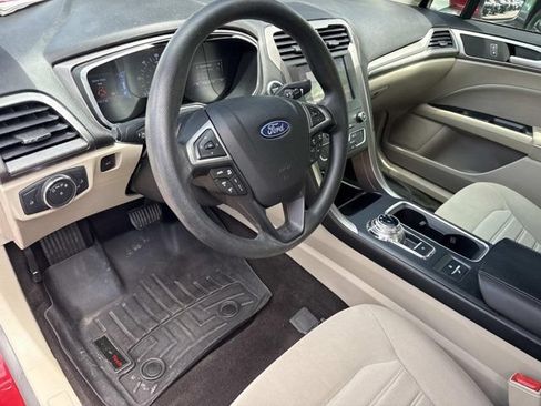 Used 2020 Ford Fusion SE FWD image 11