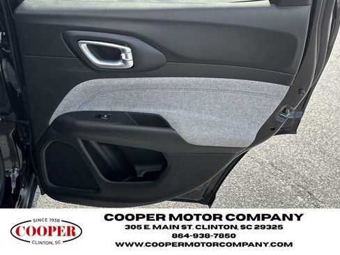 Used 2024 Jeep Compass Latitude image 16