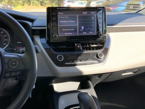 Used 2020 Toyota Corolla LE FWD image 6