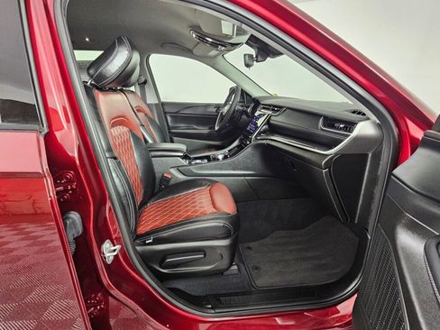 Used 2023 Jeep Grand Cherokee L Laredo image 38