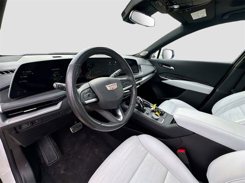 Used 2024 Cadillac XT4 Sport image 9