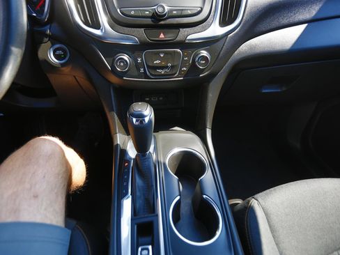 Used 2020 Chevrolet Equinox LT FWD image 8