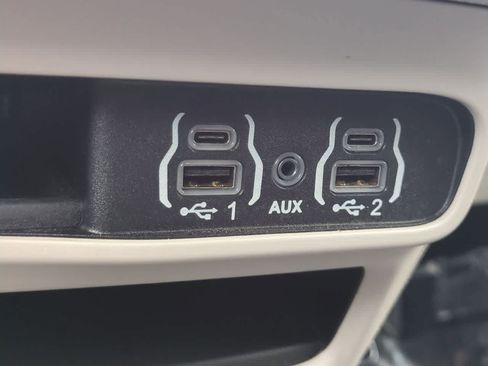 Used 2023 Chrysler Pacifica Touring-L FWD image 31
