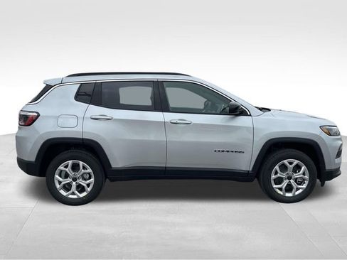 New 2026 Jeep Compass Latitude image 8