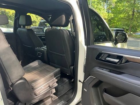 Used 2025 Chevrolet Suburban High Country AWD/4WD image 12